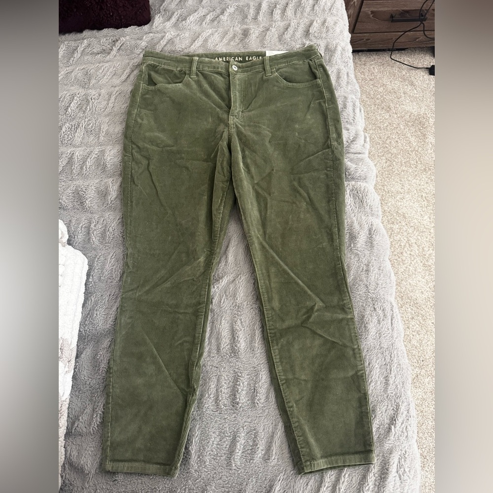 American Eagle Outfitters Olive Green Women’s Corduroy Jeans- New with tags